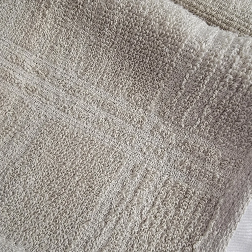 4 Debbie Mumm hand towels cotton green